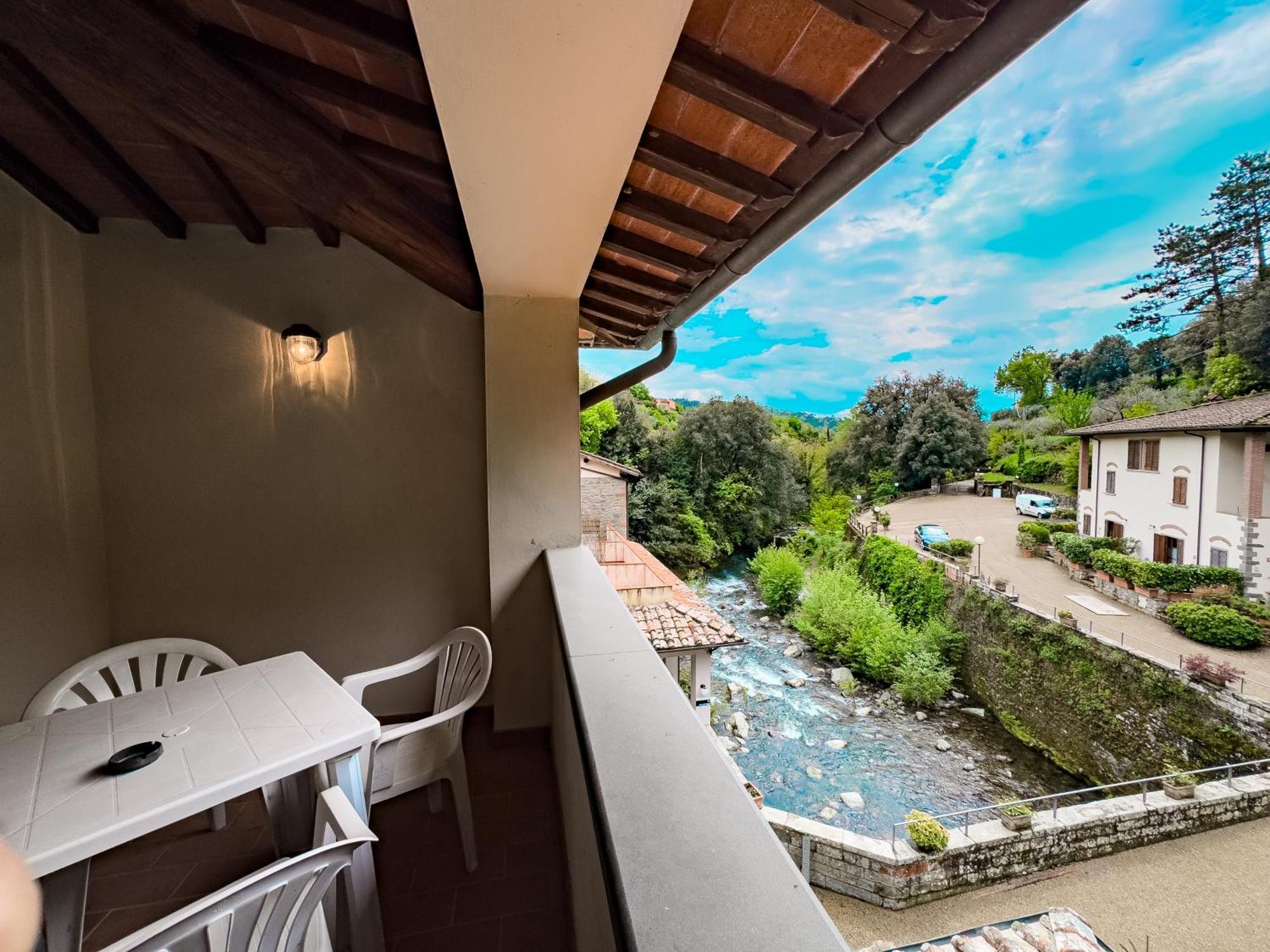 La Ferriera Exclusive Resort - Pool & Waterfall Loro Ciuffenna Extérieur photo