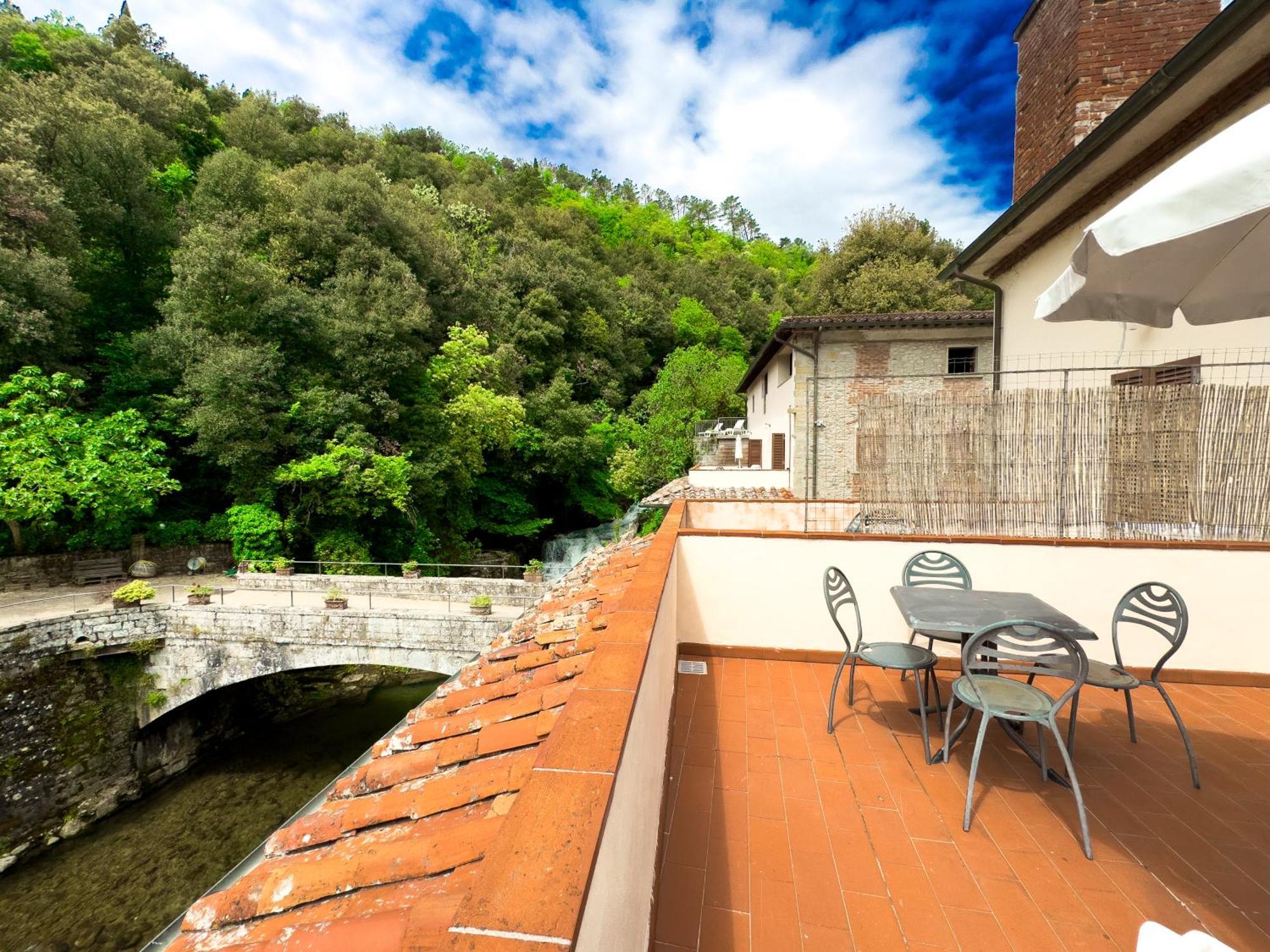 La Ferriera Exclusive Resort - Pool & Waterfall Loro Ciuffenna Extérieur photo