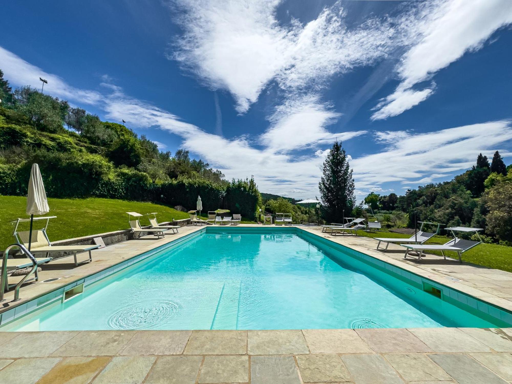 La Ferriera Exclusive Resort - Pool & Waterfall Loro Ciuffenna Extérieur photo