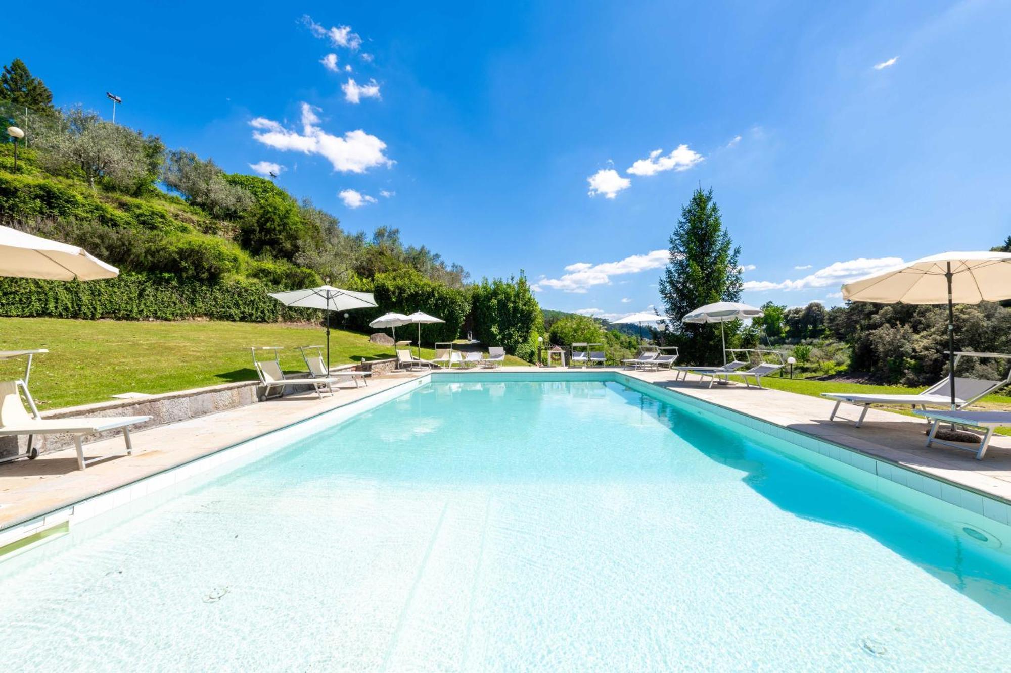 La Ferriera Exclusive Resort - Pool & Waterfall Loro Ciuffenna Extérieur photo