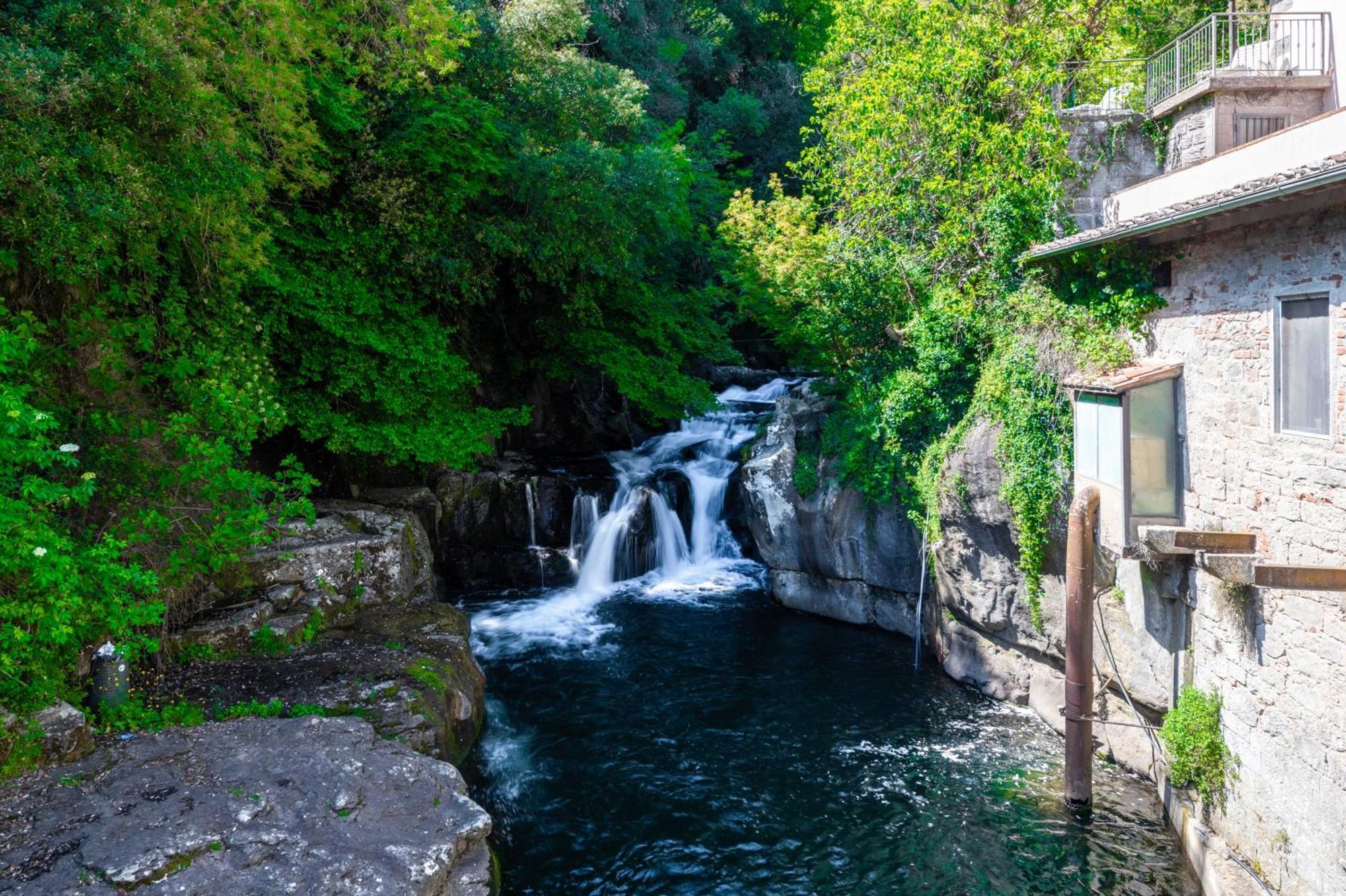 La Ferriera Exclusive Resort - Pool & Waterfall Loro Ciuffenna Extérieur photo